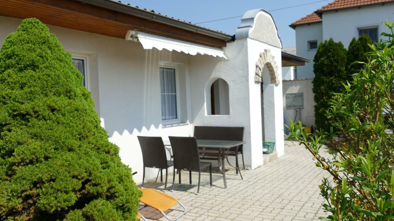 Gaestehaus Fischbach Jois Exterior foto